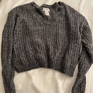 CROPPED GREY SWEATER